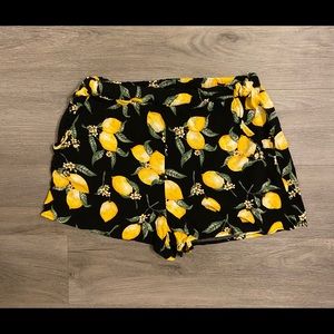 Cute lemon print shorts